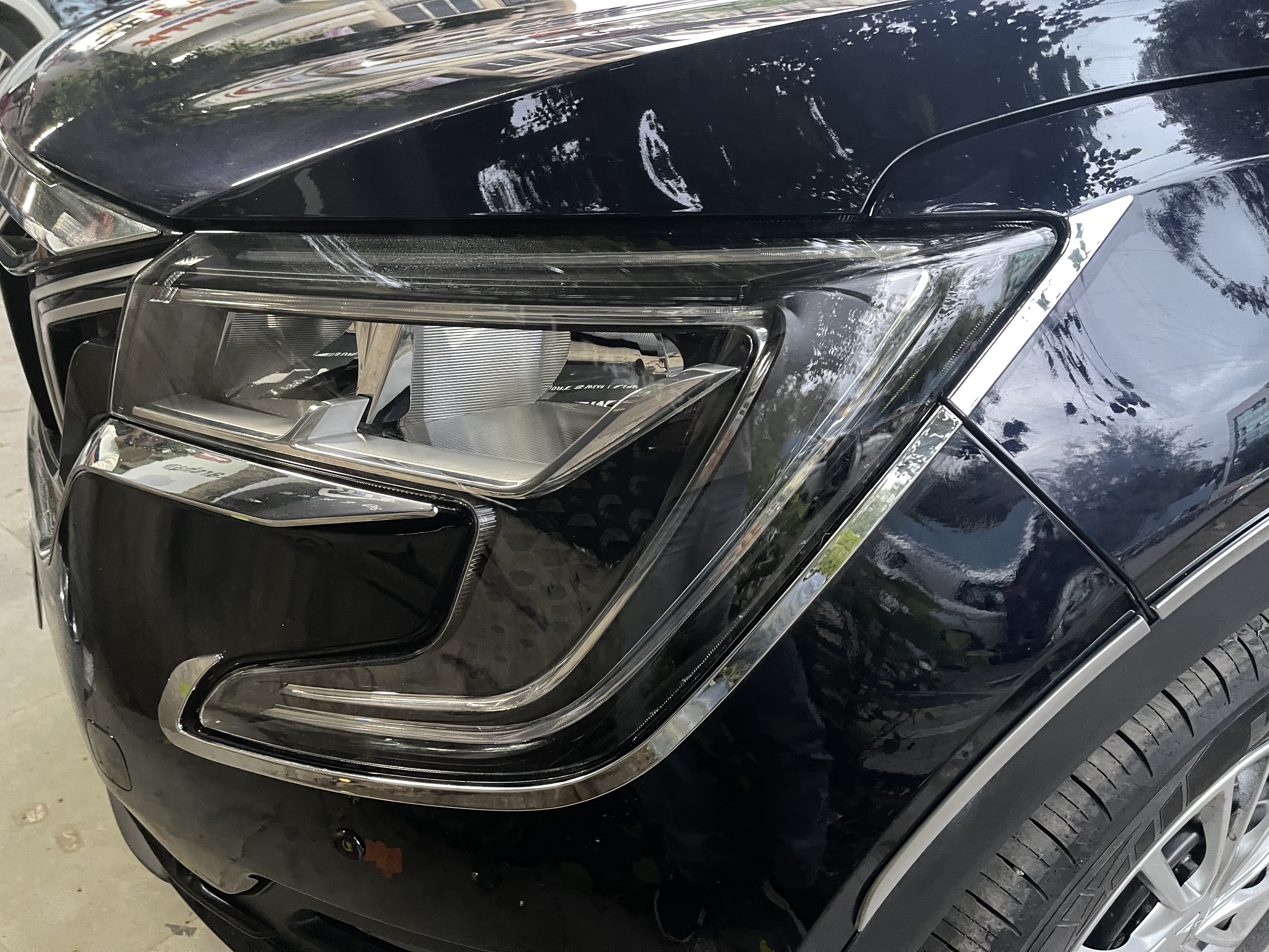 XUV700 Head Lamp Chrome